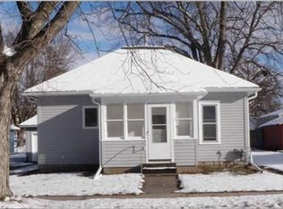 612 5th Ave NE, Independence, IA 50644