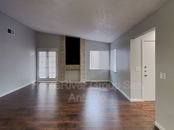 3rd image of 9627 Ivy Bend St