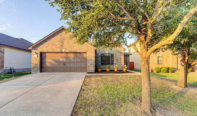 916 Watson Way — Photo 2