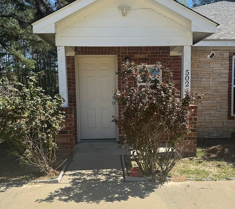 570 W Sterling Price St