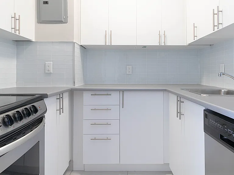 565 Talbot St — Photo 16