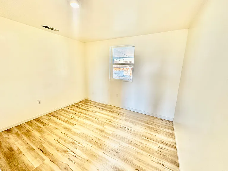 5012 W Olive Ave — Photo 10