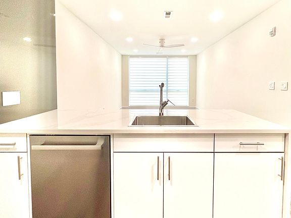 3rd image of 4900 Spruce St #315