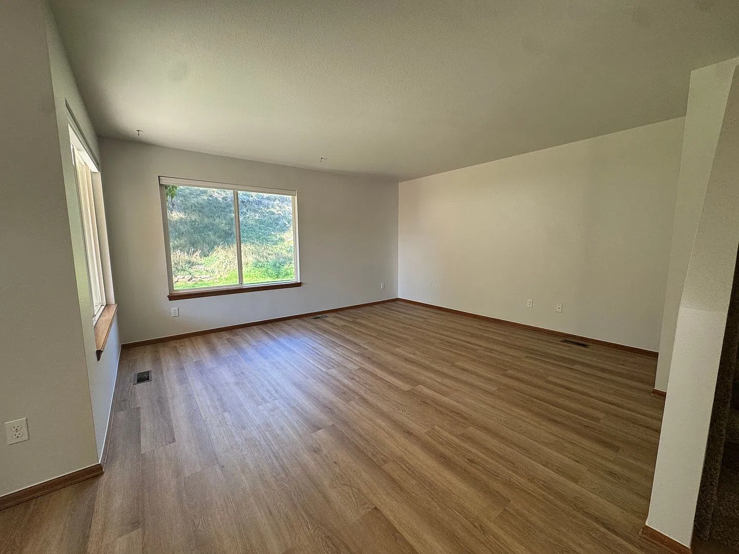Beautifully Updated 2-Bedroom Townhome in Old Colorado City! — Photo 2