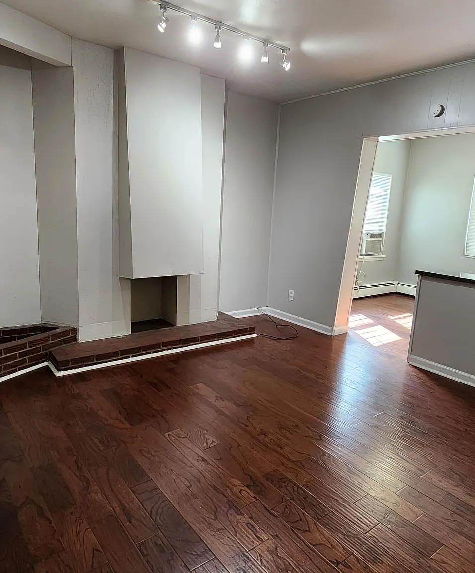 2 bed, 558 sqft, $1,275 — Photo 3