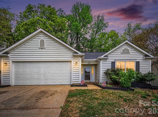 5806 Pennycross Ln, Charlotte, NC 28216