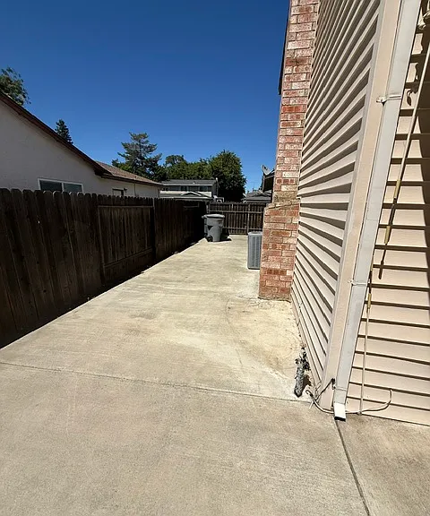 725 McKenzie Ct — Photo 25