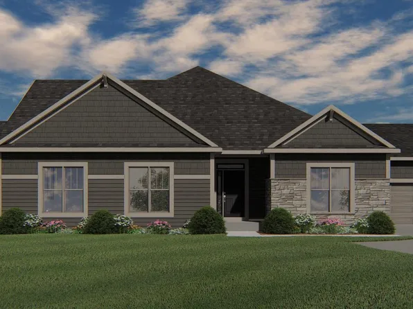 N28W25225 Parkway Ridge CIRCLE -B Bldg 9 Unit 33, Pewaukee, WI 53072