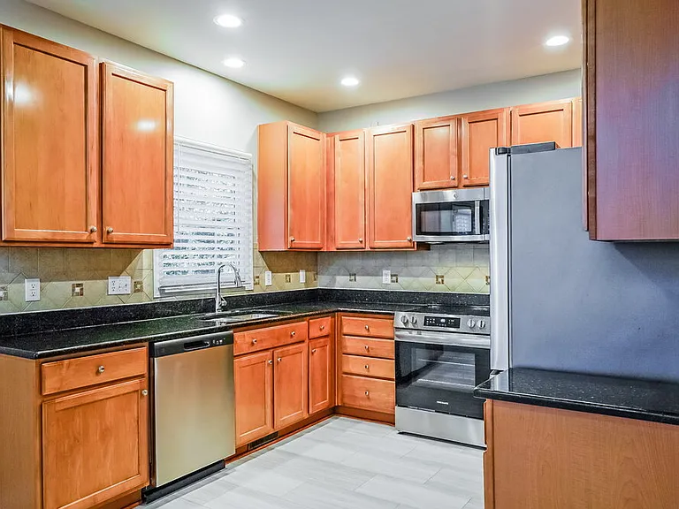 2421 Barton Oaks Dr — Photo 8