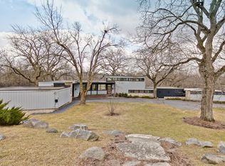 655 Plum Tree Rd, Barrington, IL 60010