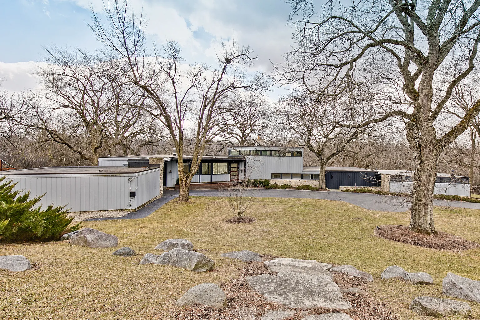 655 Plum Tree Rd photo 1