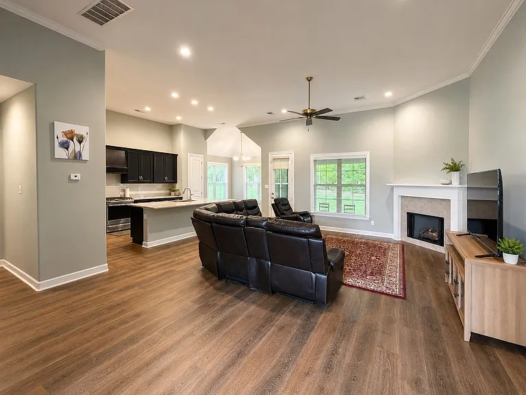 1157 Mountain Side Dr — Photo 3