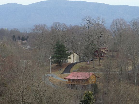 Mountain and City Views!