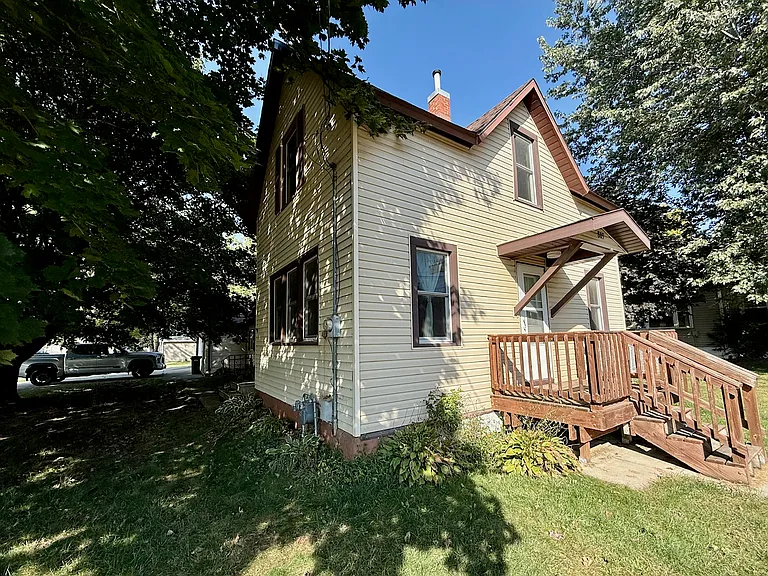 802 2nd St NW — Photo 9