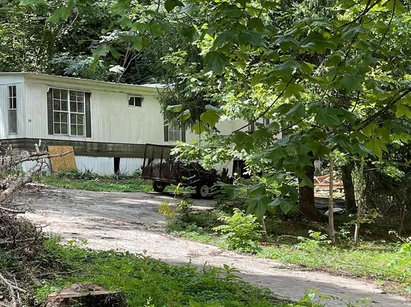 29 Mystery Ln, Sylva, NC 28779