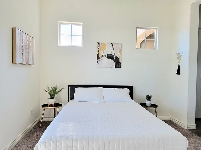 3142 N Los Alamos — Photo 8
