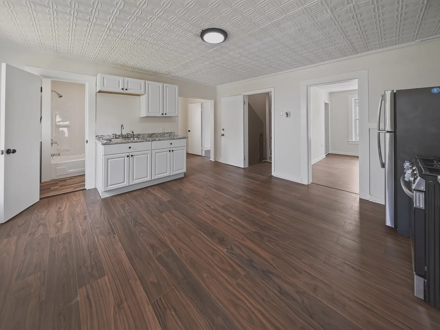3 bed, 1400 sqft, $1,750 — Photo 2