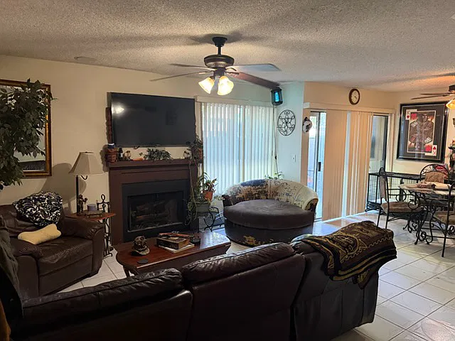 2 bed, 1.5 bath, 1071 sqft, $3,000 — Photo 2