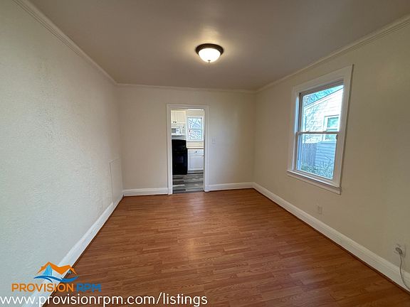 4th image of 302 3rd Ave SE