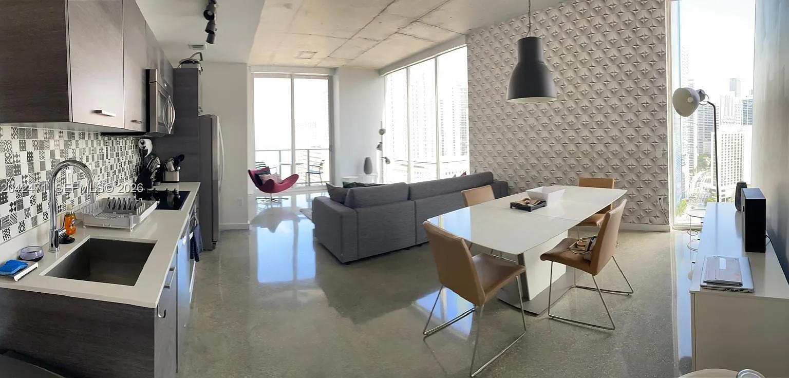 Centro Condo — Photo 1