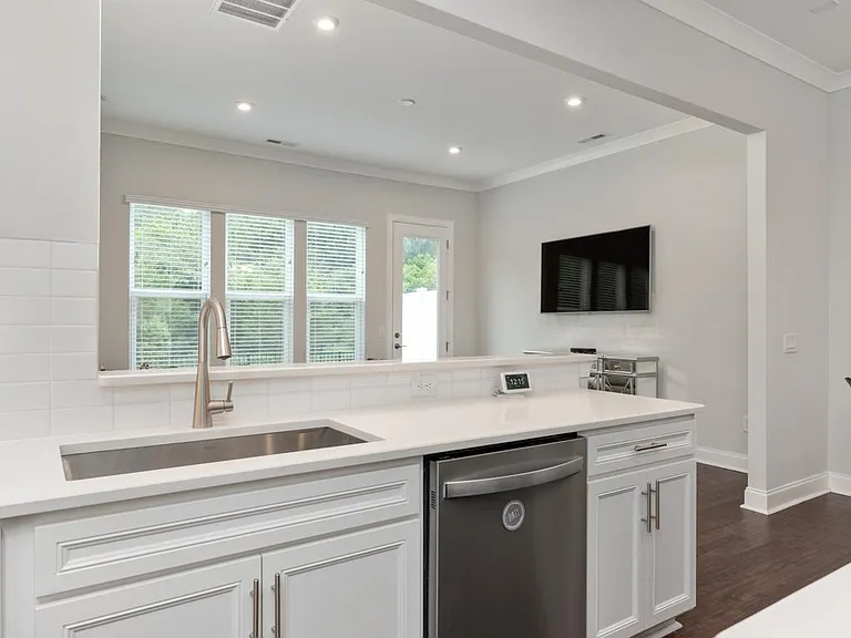 147 Heathbrook Ln — Photo 7