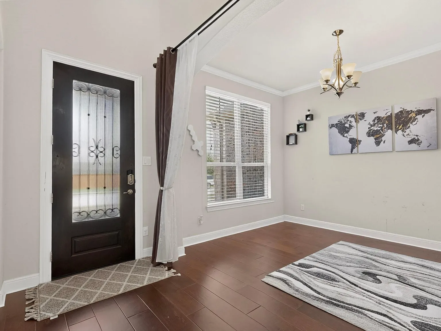 5 bed, 3.0 bath, 3383 sqft, $3,200 — Photo 4