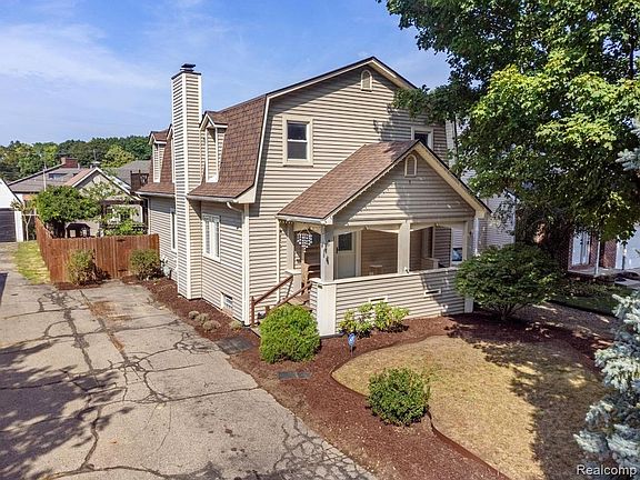 2nd image of 9721 Horton St