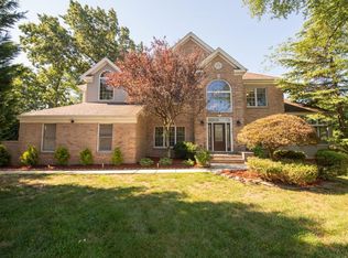 16 Ireland Brook Dr, North Brunswick, NJ 08902