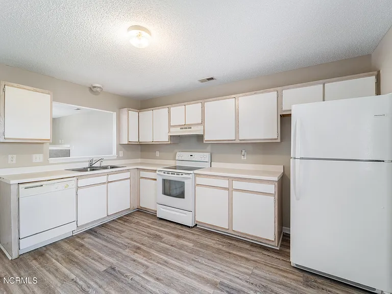 103 Pinegrove Ct — Photo 7