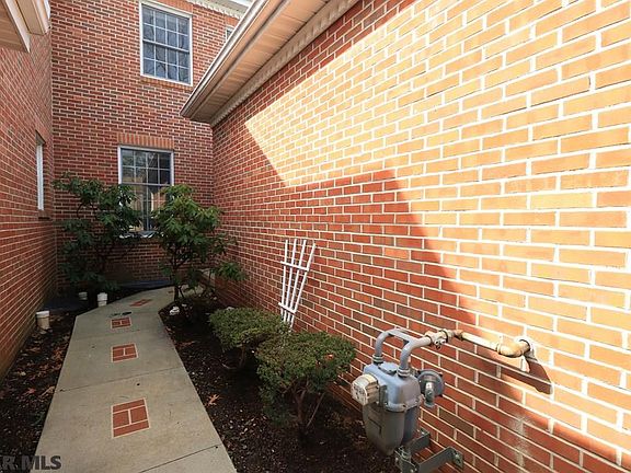 4th image of 127 Westminster Ct