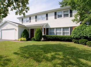 375 Red Bridge Rd, Lake Zurich, IL 60047