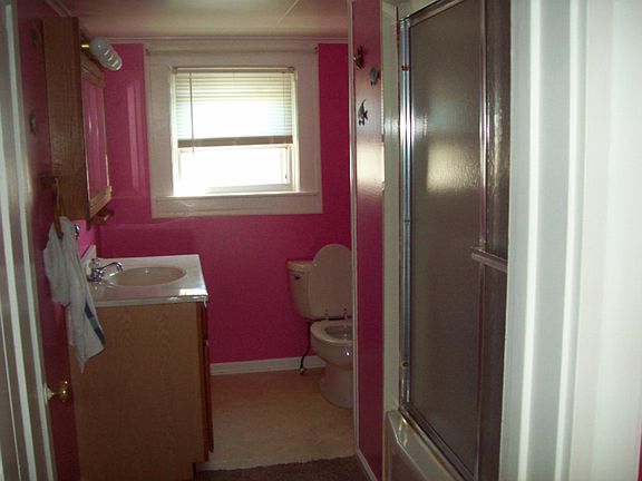 5th image of 218 Susan Ave
