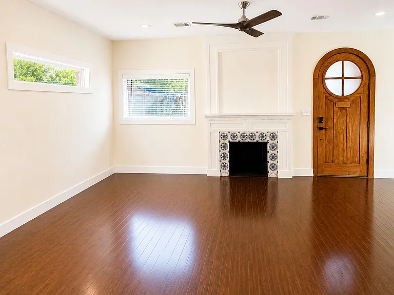 2302 Ruth St — Photo 2