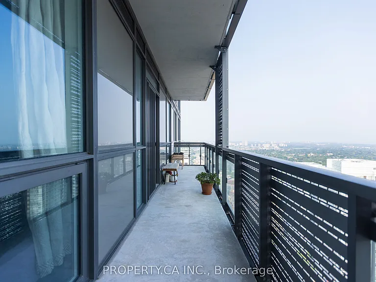 39 Roehampton Ave #4304 — Photo 6