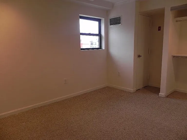 4 Chelsea Pl #2B — Photo 16