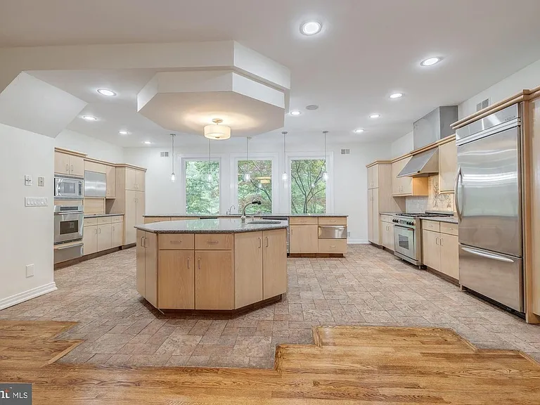 9612 Halter Ct — Photo 6