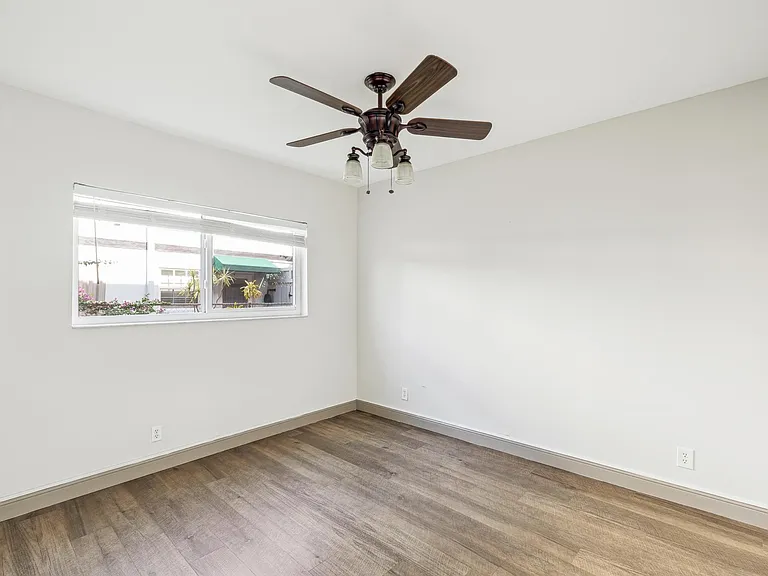 1450 N Riverside Dr #101 — Photo 15