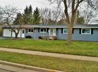 210 Crestview Ln, Nekoosa, WI 54457