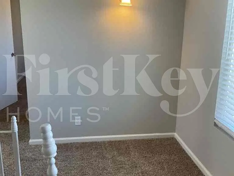 235 N 22nd Pl — Photo 24