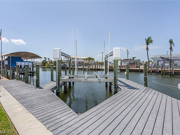 4th image of 2831 Sanibel Blvd