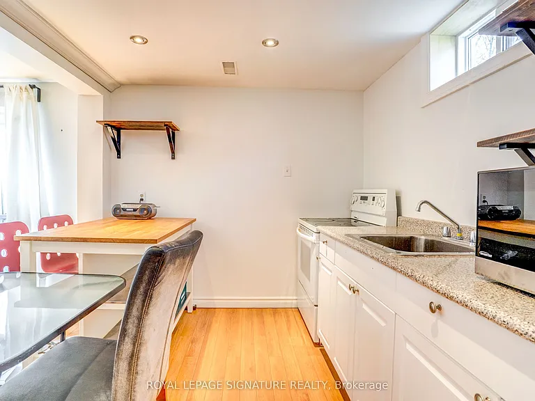 17 Avis Cres #BASEMENT — Photo 11