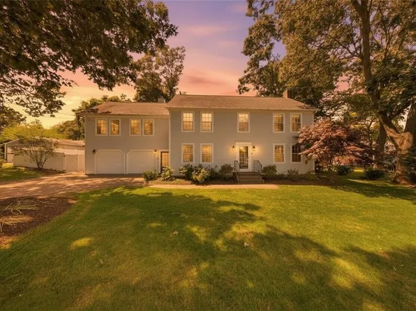 78 Riverside Dr, South Kingstown, RI 02879