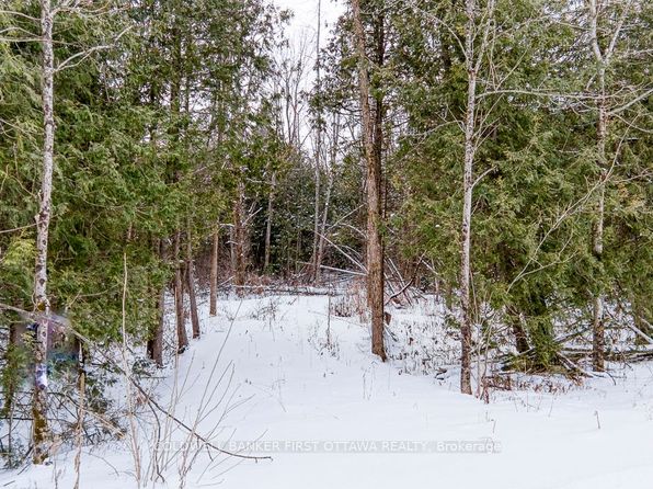 279 Brown Rd, Montague, ON K7A 0G4