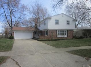 32836 Cambridge Dr, Warren, MI 48093