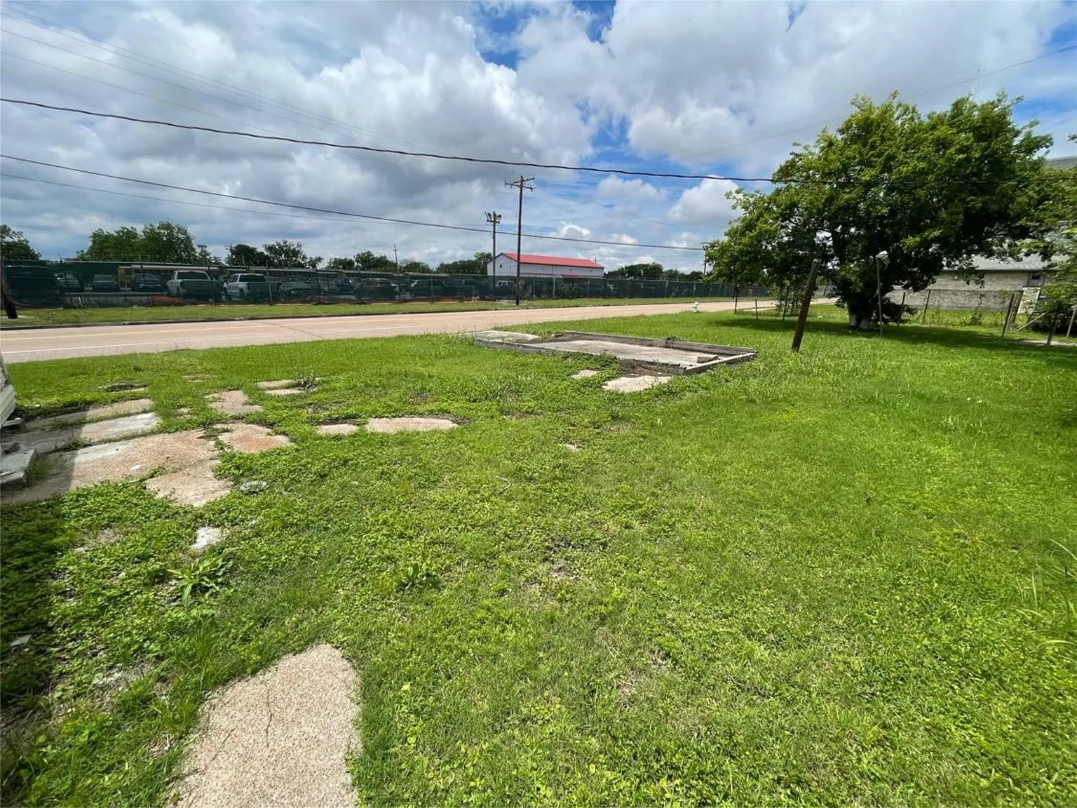 2 bed, 1.0 bath, 844 sqft, $1,250 — Photo 3