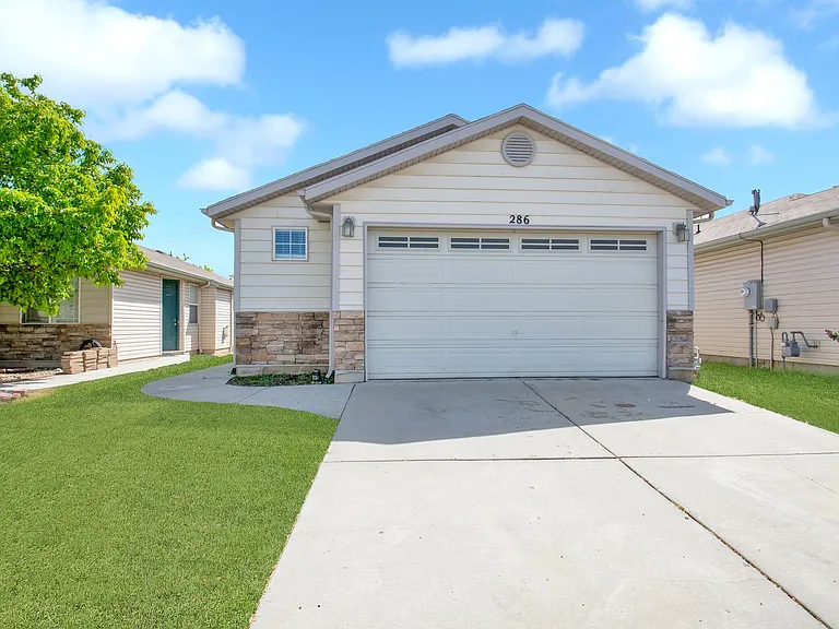286 N Caleb Dr — Photo 1