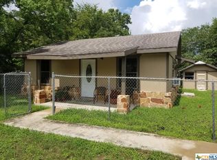 136 W Austin St, Luling, TX 78648