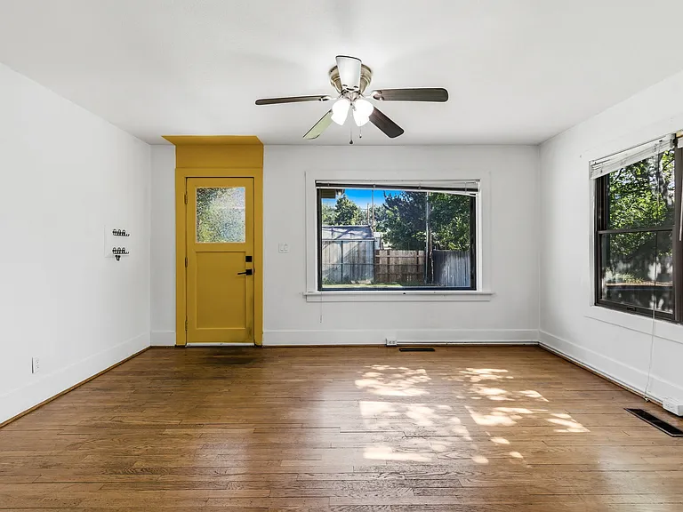 2034 S Broxon St — Photo 2