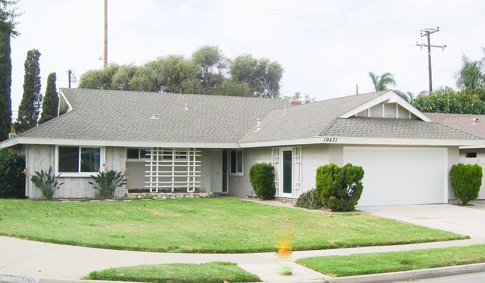 Huge Corner Lot, Dual Glazed Windows, New Roll Up Garage Door with Opener.