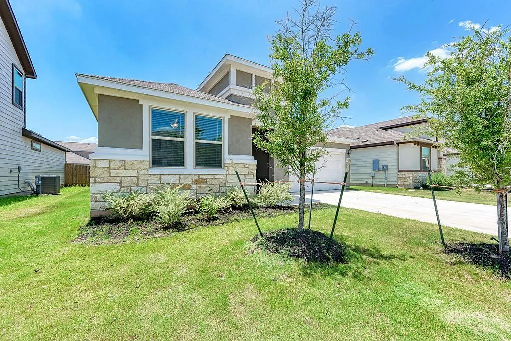 4 bed, 2.5 bath, 2210 sqft, $2,250 — Photo 2